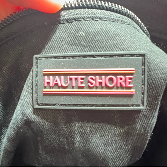 Haute Shore ShowOff women’s cross-body bag and wristlet. Removable strap. - Picture 2 of 9